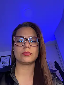 Pretty__Milf webcam