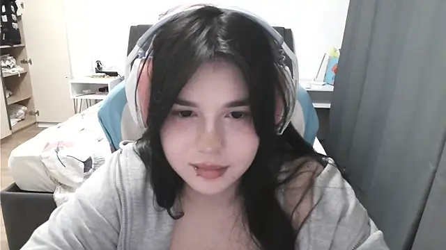 LunarMia webcam