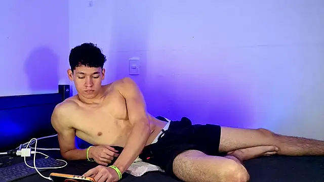 Luke_Muscle webcam