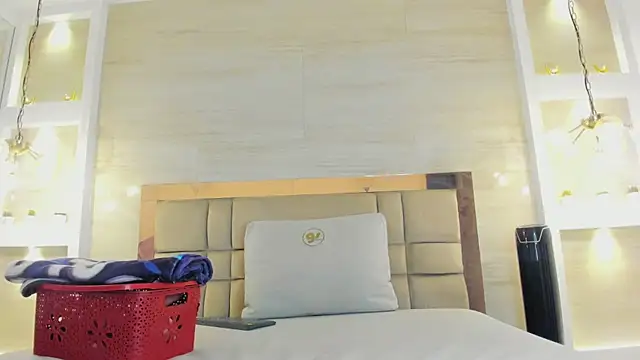 chloe_murray webcam