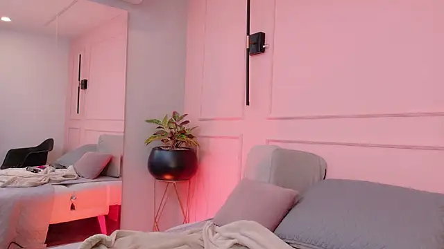 DanielleDNicola webcam