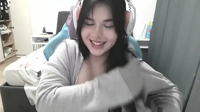 LunarMia webcam