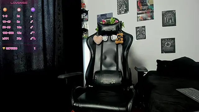 lust_ink clean shaved cam girl