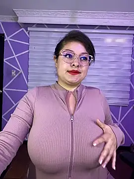 MiiaaJoness webcam