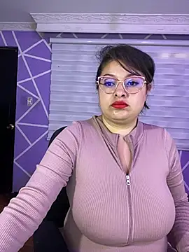 MiiaaJoness webcam