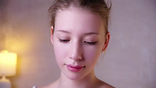sunnivacovil (F teen) - 💕Tease my shirt with tities💕