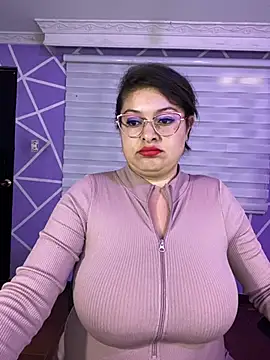 MiiaaJoness webcam