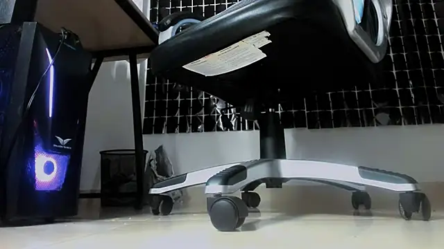 MissAlmaFenix webcam