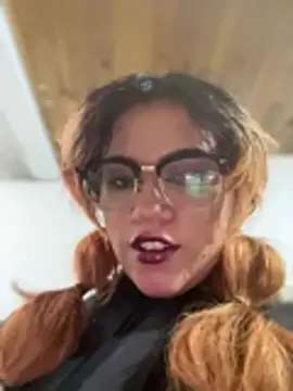 NikkiNix webcam
