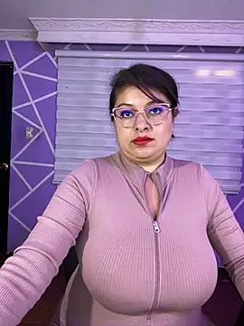 MiiaaJoness webcam