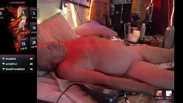Pussyeat2please webcam