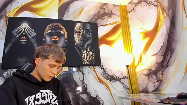 mono_blonde webcam