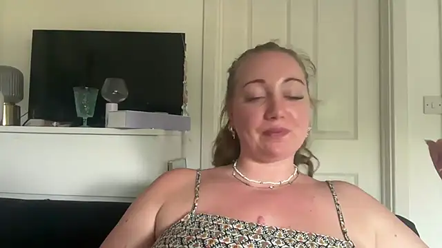 arielsweetieee webcam