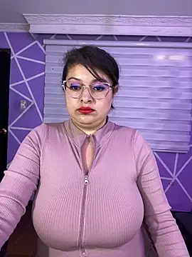 MiiaaJoness webcam