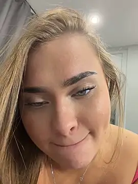 MonicaWestt webcam