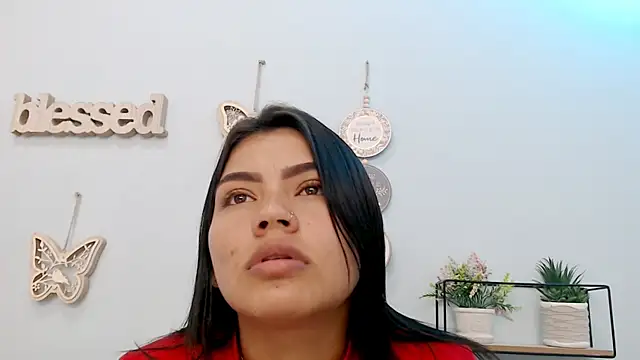 hotlatinaluna23 webcam