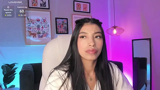 Tiffany_Low webcam