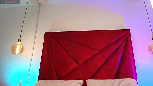NahomiRoss webcam