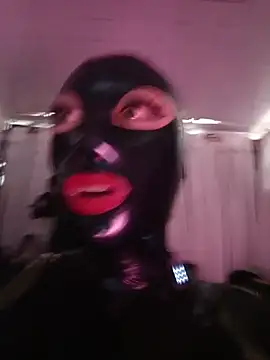 LatexDevil_Blondie webcam