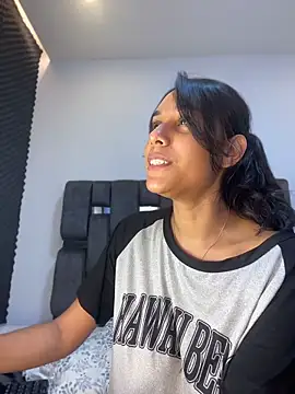 PilarJones_ webcam