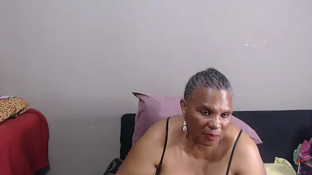 GrandBustyMelon webcam