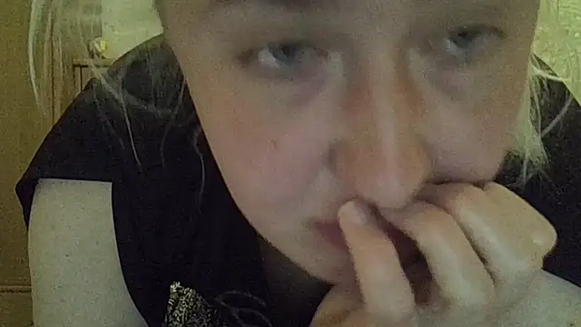 CurvyWild_Lady30 webcam