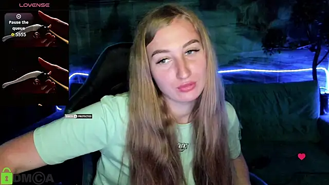 MonicaMoonlit webcam