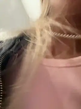 blonde_exe webcam