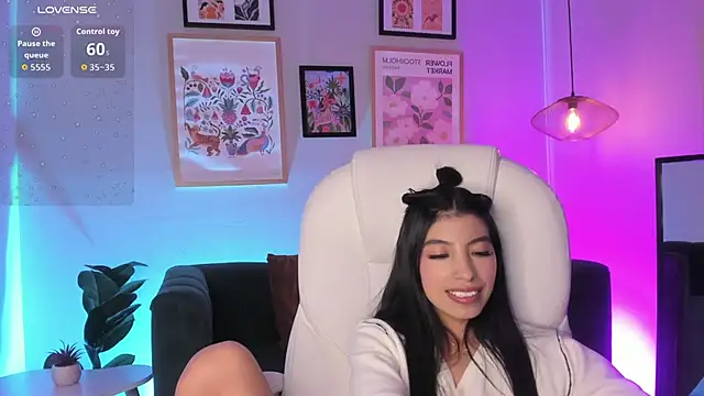 Tiffany_Low webcam