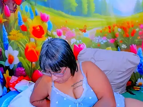 indianroxy webcam