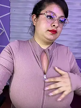 MiiaaJoness webcam