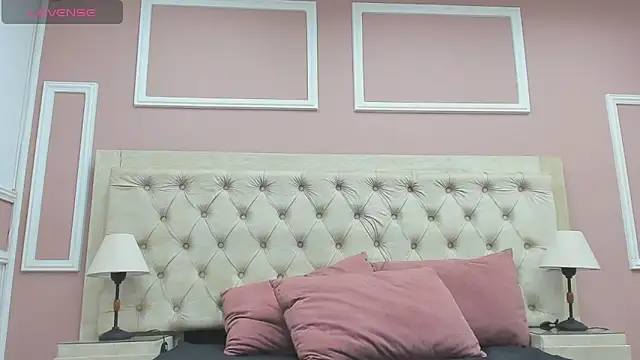 nia_taylorX webcam
