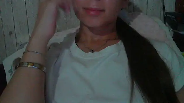 Bella--White female masturbation cam