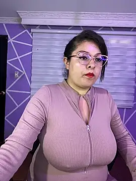 MiiaaJoness webcam
