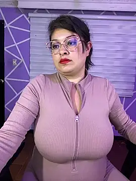 MiiaaJoness webcam