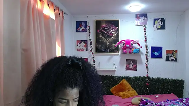 thianahorny - Thianahorny's free webcam - UK Sex Cams