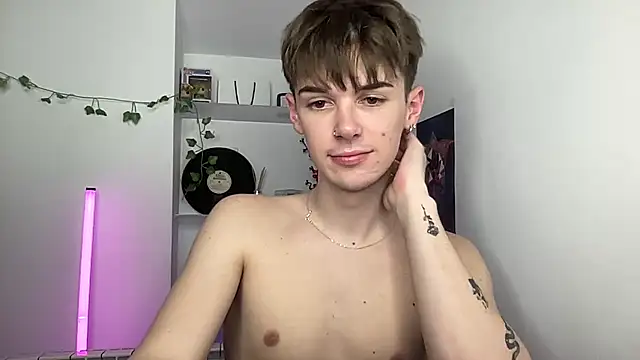 YourMilkyGuy webcam