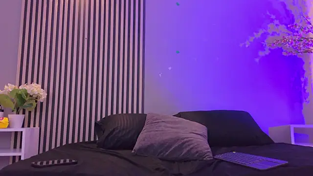 Anthonella_smiith small tits teen cam