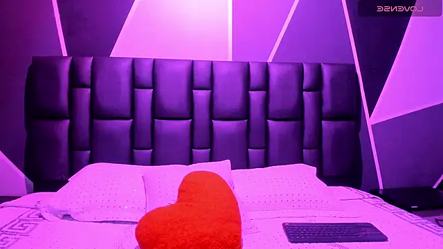 ChloeAndMax webcam