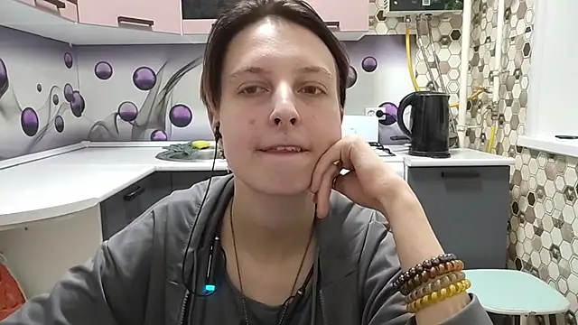 Saranade brunette tease webcam show