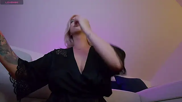 KhloeK webcam