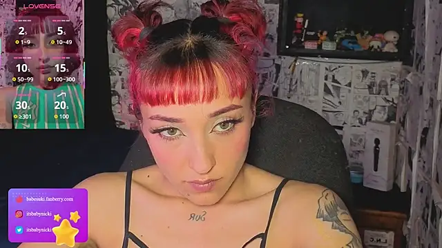 NickiYoung webcam