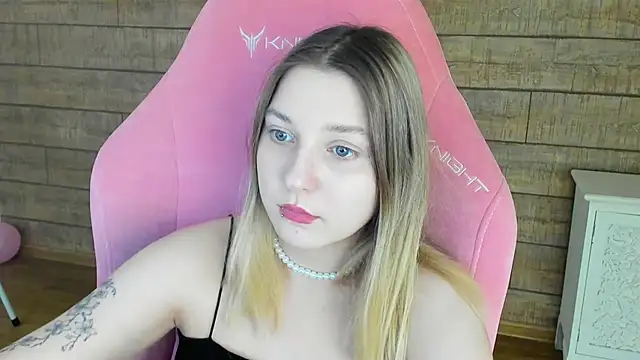 TinnaBurton webcam