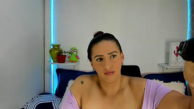 rukminilatin webcam