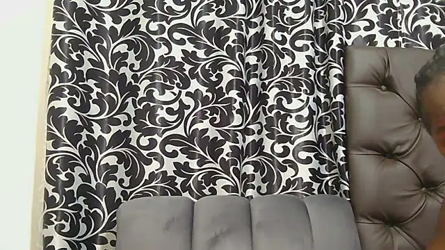 sluttylaura21 webcam
