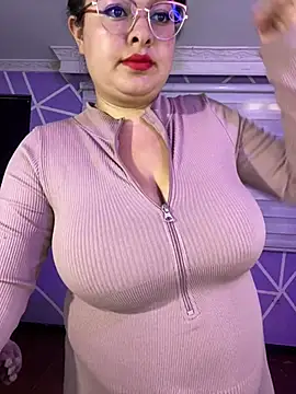 MiiaaJoness webcam