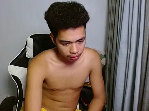 curlyasian_njxx