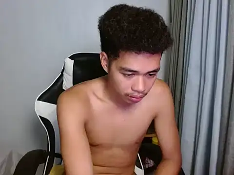 curlyasian_njxx webcam