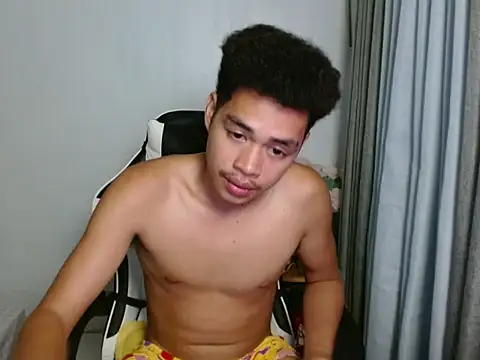curlyasian_njxx webcam