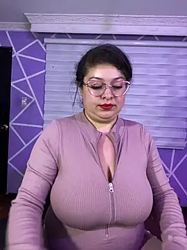 MiiaaJoness webcam